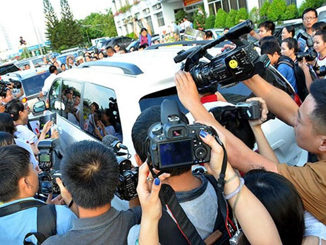 Trực tết dù vất vả thế nào nhưng nhiều phóng viên, nhà báo vẫn xung phong để nhận nhiệm vụ. Bởi với họ, sự đam mê, nhiệt huyết với nghề báo luôn là động lực để họ cống hiến cho độc giả những thông tin hữu ích nhất vào bất cứ thời điểm nào. Ảnh minh họa