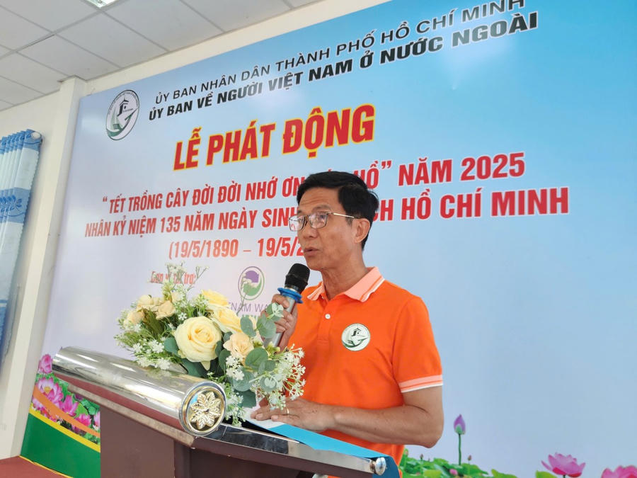 Ông Lê Văn Thu, Phó Chủ nhiệm Ủy ban về người Việt Nam ở nước ngoài TP HCM phát biểu tại buổi lễ.