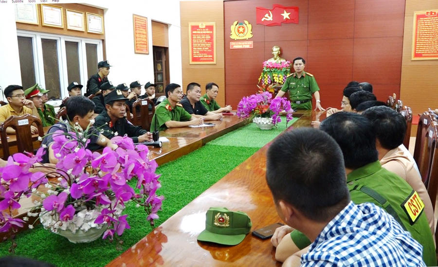 Đại tá Nguyễn Tiến Hoàng Anh – Phó giám đốc Công an tỉnh, Trưởng ban chuyên án, họp chỉ đạo các lực lượng tham gia đánh án