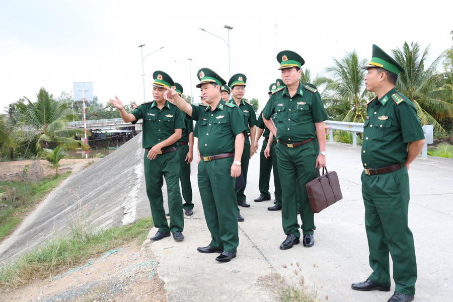 Đoàn công tác kiểm tra tại Trạm kiểm soát Biên phòng Nha Sáp (Đồn Biên phòng Vĩnh Điều).
