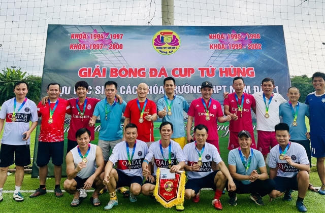 Hà Nội: Lần đầu tổ chức thành công giải bóng đá cựu học sinh các khóa quê hương Bác Hồ