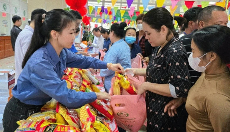 Phiên chợ 0 đồng dành cho các bệnh nhân.
