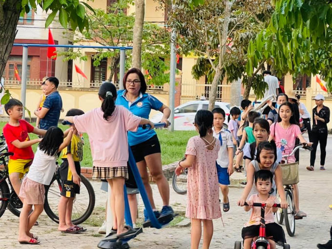 Khu vui chơi thu hút rất đông người dân tham gia hoạt động