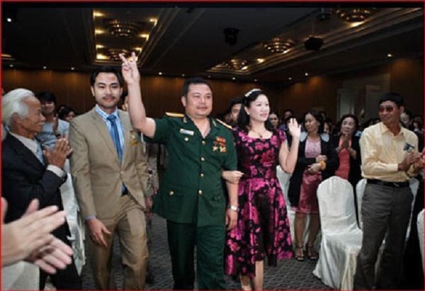 Lê Xuân Giang (Lê Xuân Hà), mặc bộ quân phục cùng bộ sậu của Liên Kết Việt đã bị bắt về hành vi lừa đảo chiếm đoạt tài sản.