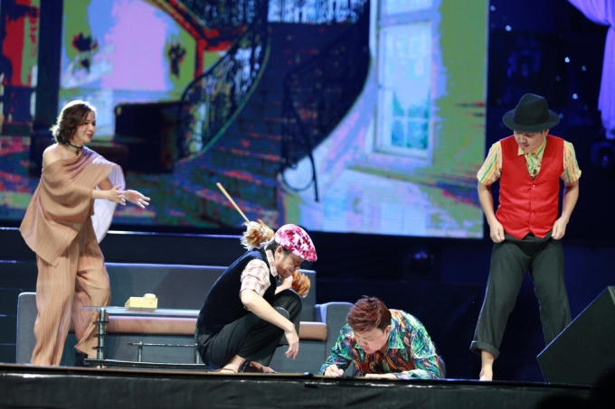 Tiểu phẩm hài "Ô sin là ông nôi" với sự tham gia của Hoài Linh trong vai Miền, Trường Giang trong vai Cực và Chí Tài trong vai Lạ