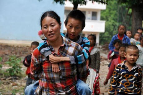 4 c&acirc;u chuyện rung động t&acirc;m can về sự hy sinh của cha mẹ