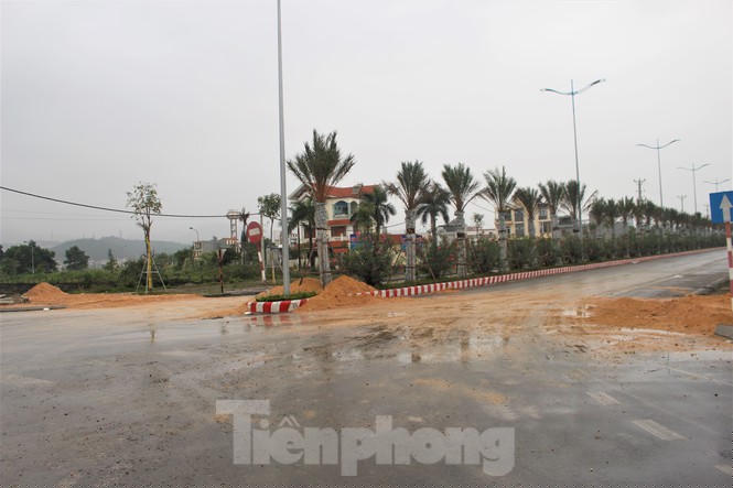 Quảng Ninh lên tiêng vụ đổ đất, cẩu bê tông chặn đường kiểm soát dịch - ảnh 2