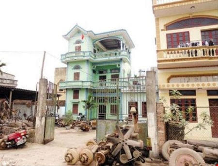 Nhờ nghề phá rỡ ô tô mà nhiều ngôi nhà khang trang được mọc lên làm "thay da đổi thịt" một vùng quê