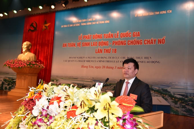 Đồng chí Nguyễn Văn Phóng – Phó Bí thư Tỉnh ủy, Chủ tịch UBND tỉnh Hưng Yên cam kết thực hiện tốt công tác ATVSLĐ-PCCN trên địa bàn tỉnh.