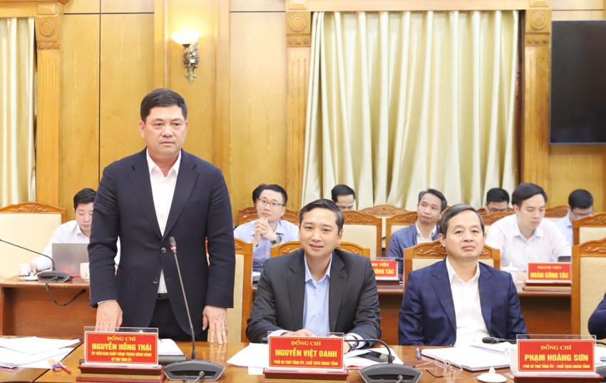 Bí thư Tỉnh ủy Nguyễn Hồng Thái phát biểu tại buổi làm việc. Ảnh: bacninh.gov.vn