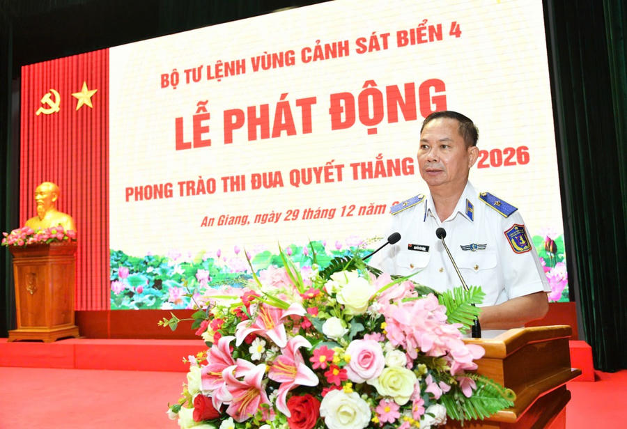Thiếu tướng Nguyễn Văn Dũng - Bí thư Đảng ủy, Chính ủy, Chủ tịch hội đồng Thi đua-khen thưởng Bộ Tư lệnh Vùng phát biểu tại Lễ Phát động