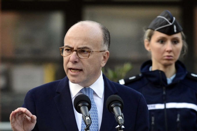 Bộ trưởng Bộ nội vụ Pháp Bernard Cazeneuve. (Ảnh: AFP)