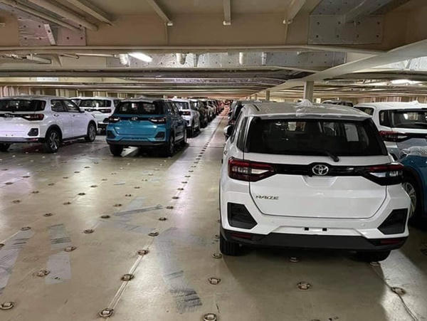 Toyota Raize bị kèm
