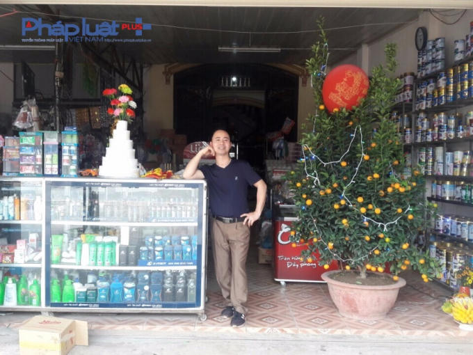 Ông Phương và cây quất bị mất hụt.