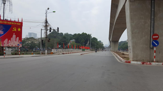 Phố Quang Trung, Hà Đông cũng chỉ lác đác số ít người tham gia giao thông.