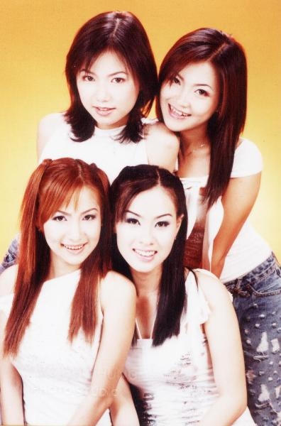 Nhóm Mắt Ngọc với 4 cô gái xinh xắn, làm nao lòng các fan hâm mộ một thời. Ảnh: internet.