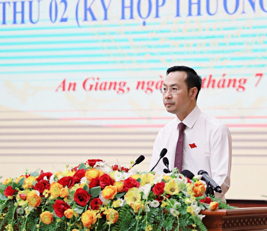 Phó Bí thư thường trực Tỉnh ủy, Chủ tịch HĐND tỉnh An Giang Nguyễn Thanh Nhàn phát biểu khai mạc kỳ họp