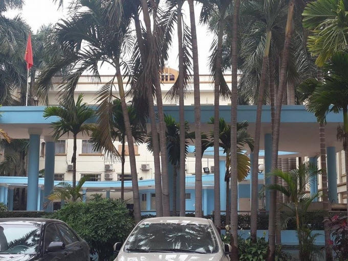 Và mặt ngoài khu thể thao rộng rãi, có chỗ để ô tô.