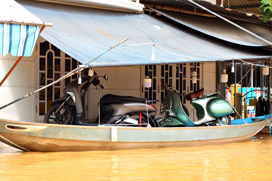 Phố cổ Hội An lại chìm trong biển lũ - 5