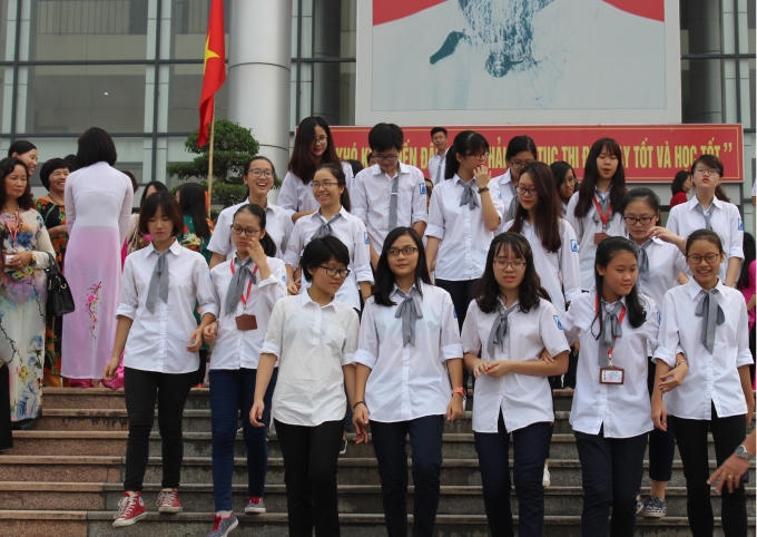 Hơn 3000 học sinh trường THPT Chuyên Hà Nội - Amsterdam dự lễ khai giảng năm học mới.