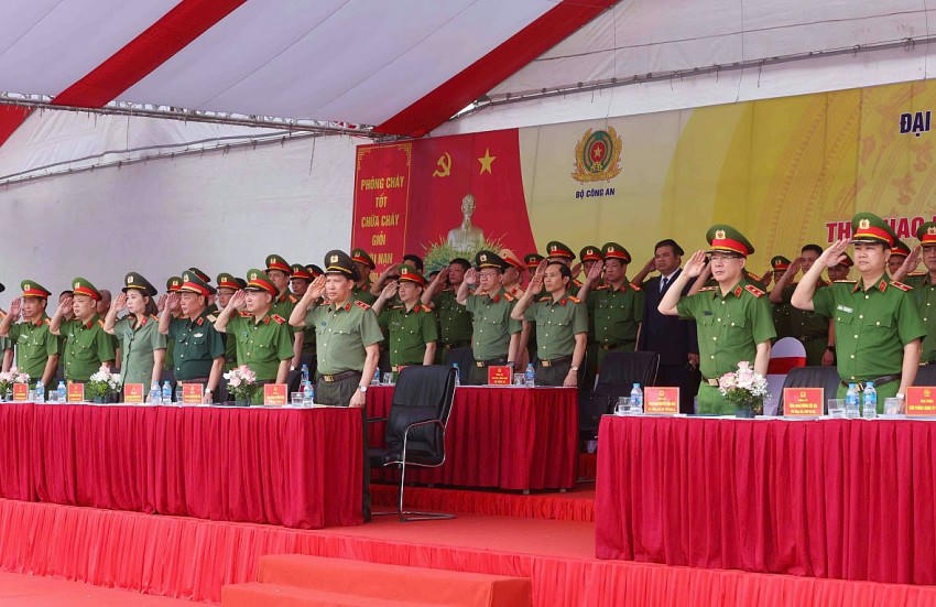 Dự Lễ khai mạc Hội thi có Trung tướng Lê Văn Tuyến, Thứ trưởng Bộ Công an; Trung tướng Nguyễn Tuấn Anh, Cục trưởng Cục Cảnh sát PCCC&CNCH; Thiếu tướng Nguyễn Đình Hoàn, Phó Cục trưởng Cục Cảnh sát PCCC&CNCH; Thiếu tướng Dương Đức Hải, Phó Giám đốc CATP Hà Nội; cùng 28 khối diễu hành và 18 đội tuyển thuộc lực lượng Cảnh sát PCCC&CNCH của Công an các tỉnh, thành phố và Trường Đại học PCCC.