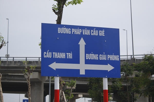 Bảng chỉ dẫn đường giao thông.