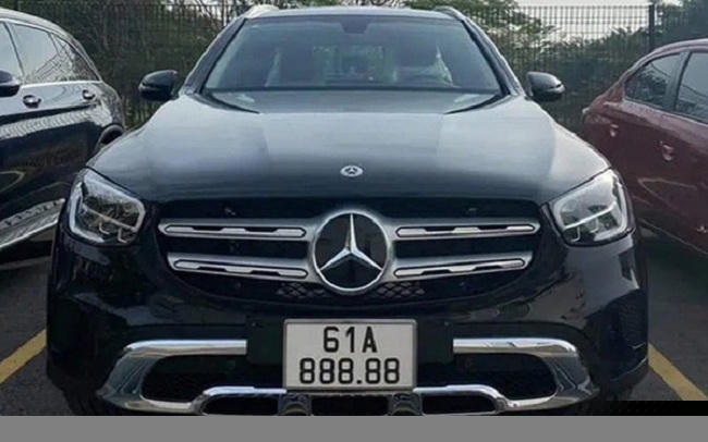 Mercedes-Benz GLC 200 trúng biển ngũ quý 8, giá xe lập tức tăng gấp 3 lần.