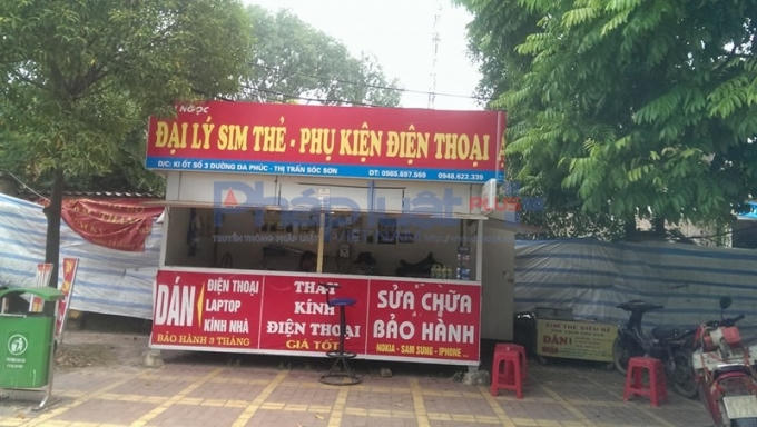 Rất nhiều lều tạm dựng tại vỉa hè.