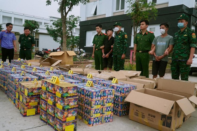 Tang vật một vụ vận chuyển pháo bị BĐBP Long An bắt giữ. (Ảnh: Minh Luận)