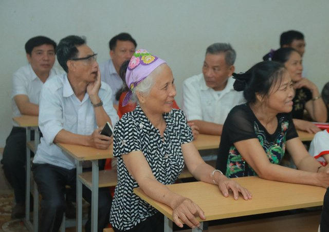 Nhiều thầy cô đã rơi nước mắt khi gặp lại lứa học trò năm nào