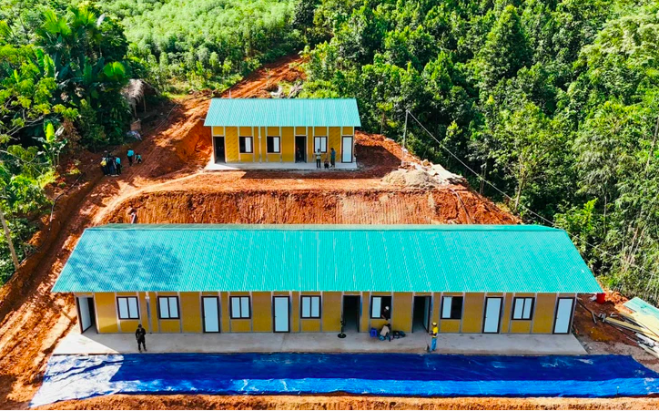 Nơi ở mới đầy đủ những điều kiện sinh hoạt thiết yếu cho bà con sau làng Nủ. Ảnh: Minh Tuấn