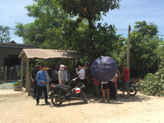 Chính quyền địa phương đã có mặt tuyên truyền, giải thích với bà con.