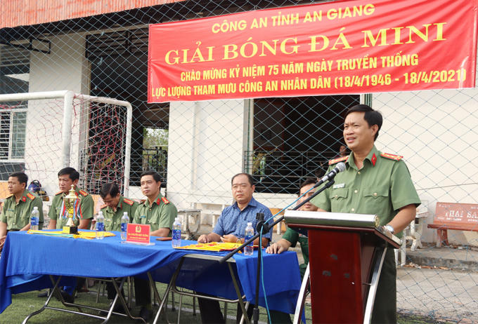Đại tá Nguyễn Nhật Trường, Phó Giám đốc Công an tỉnh phát biểu khai mạc
