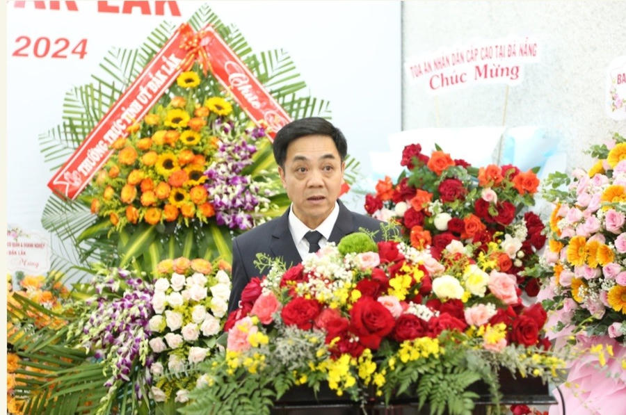 Tân Chánh án Tòa án nhân dân tỉnh Đắk Lắk Nguyễn Văn Chung phát biểu nhận nhiệm vụ. Ảnh. N.H
