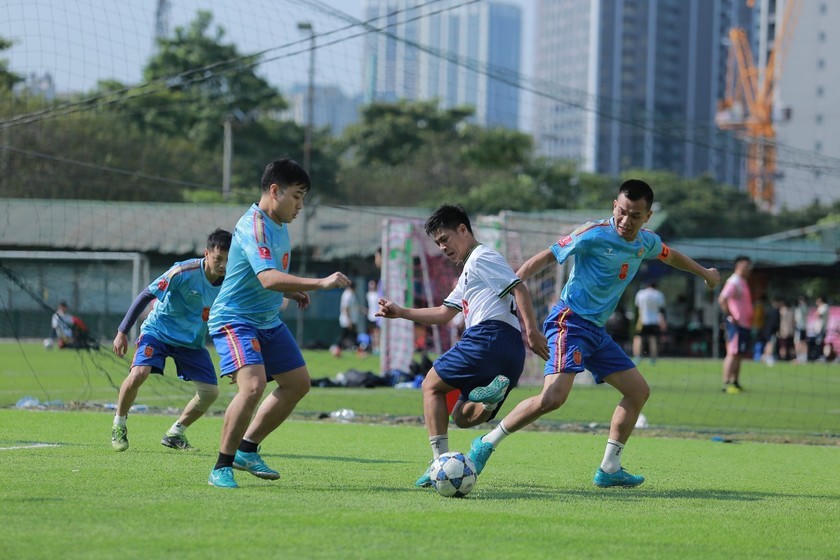 Giải bóng đá hứa hẹn nhiều trận cầu hấp dẫn cùng nhiêu pha bóng đẹp.