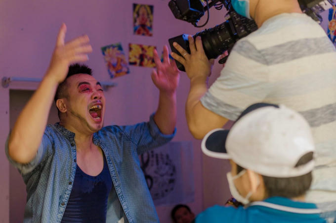 Đông cục súc – diễn viên Phạm Quang Ánh, thân hình vạm vỡ, tính tình đúng như tên gọi, hay dọa nạt, động chân động tay với người khác nhưng lại mềm mỏng trước phụ nữ.