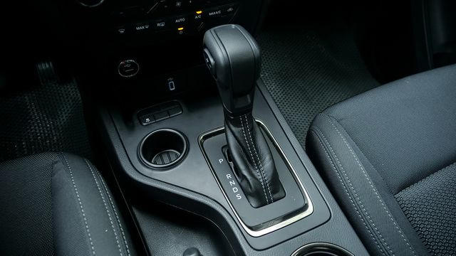 Ford Everest Ambiente - Bạn đồng hành lý tưởng trên mọi nẻo đường