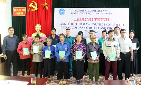 Điện Biên: 740 sổ BHXH, 20 thẻ BHYT cho người có hoàn cảnh khó khăn