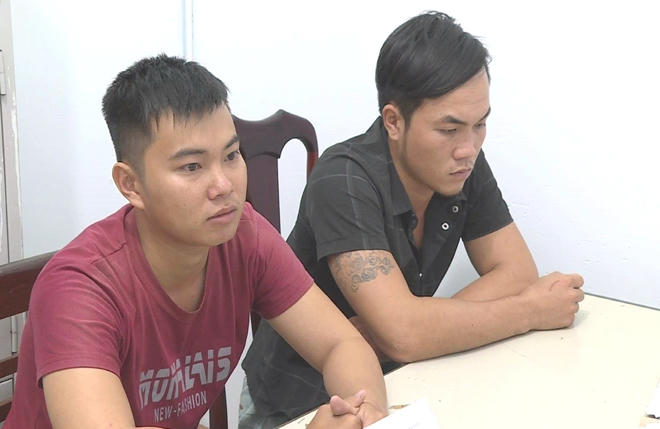 Hai đối tượng tại cơ quan điều tra.