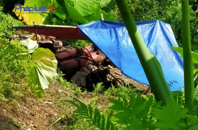 Chùm ảnh: Bên trong hầm khai thác vàng giữa lưng chừng núi Pá Phay