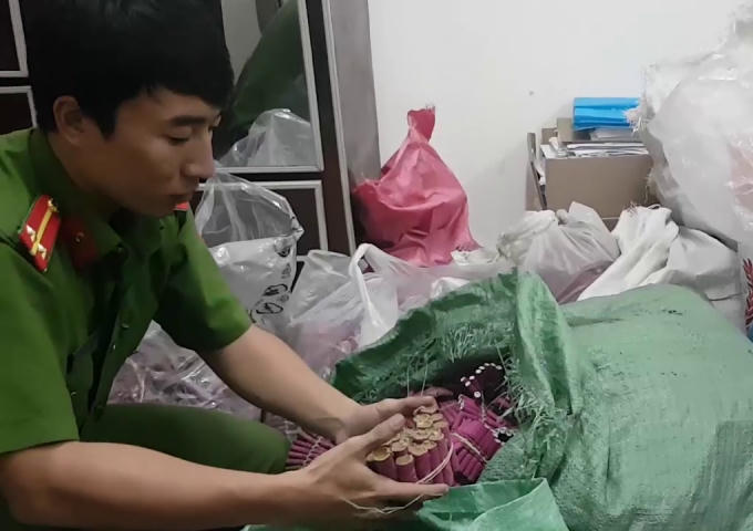 Cơ quan công an đang kiểm tra số lượng pháo.