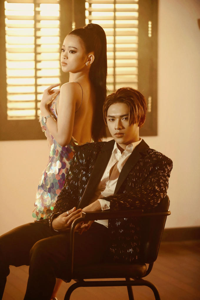 Hot girl Linh Ka khoe ngực &ldquo;khủng&rdquo; trong MV đầu tay của Dương Minh Tuấn