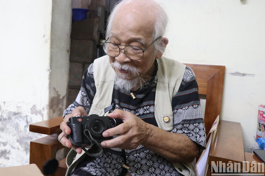 Người ghi ký ức ngày tiếp quản Thủ đô bằng ảnh