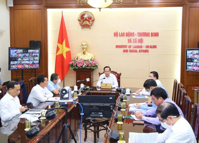 Lãnh đạo Bộ Lao động - Thương binh & Xã hội cùng các Vụ, Cục chủ trì hội nghị (Ảnh: Giáp Tống).