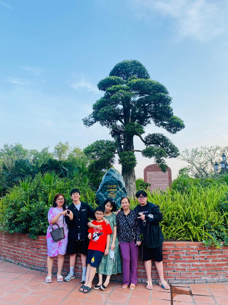 Khuôn viên, cảnh quan trong Khu di tích đã để lại nhiều dấu ấn cho du khách trong và ngoài nước.