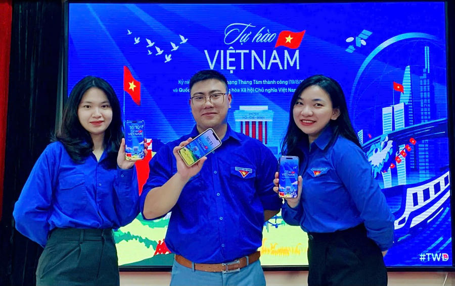 Đoàn viên, thanh niên tuyên truyền trực quan sinh động.