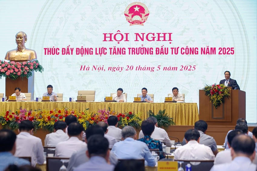 Thủ tướng Phạm Minh Chính chủ trì Hội nghị thúc đẩy động lực tăng trưởng đầu tư công năm 2025 - Ảnh: VGP