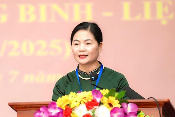 Bà Mã Thị Bích Nhạn, Giám đốc Trung tâm Điều dưỡng Thương binh Duy Tiên, báo cáo kết quả chăm sóc sức khoẻ, thương, bệnh binh.