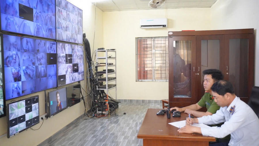 Lực lượng chức năng tăng cường giám sát hoạt động cai nghiện ma túy qua hệ thống camera tại cơ sở.