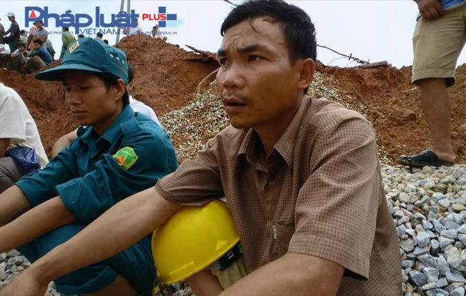 Anh Nguyễn Đình Anh - Người nhảy xuống thoát chết trong gang tấc (Ảnh cắt từ clip Tiến Vũ).
